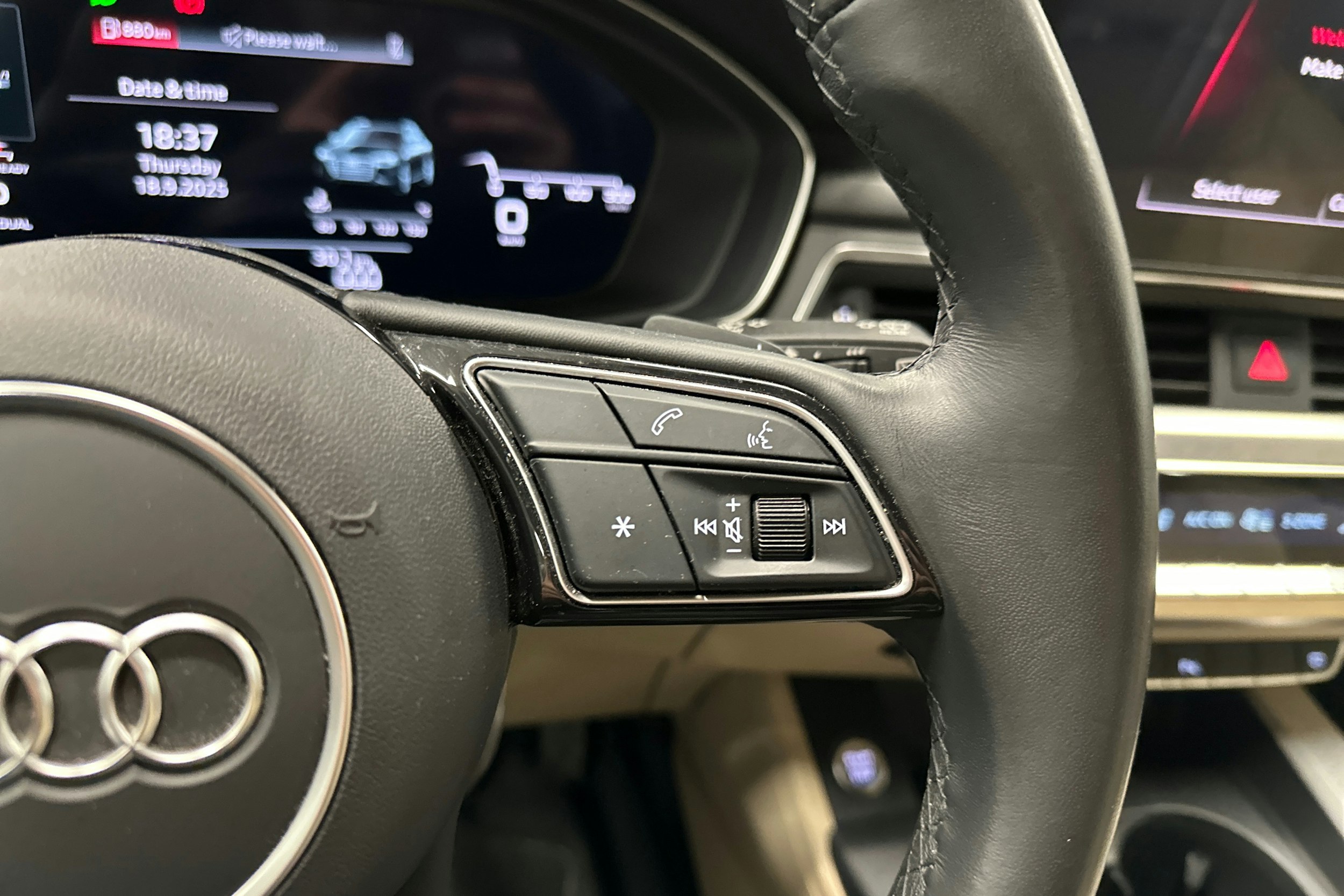 musta Audi A4 2023 kuva 15.
