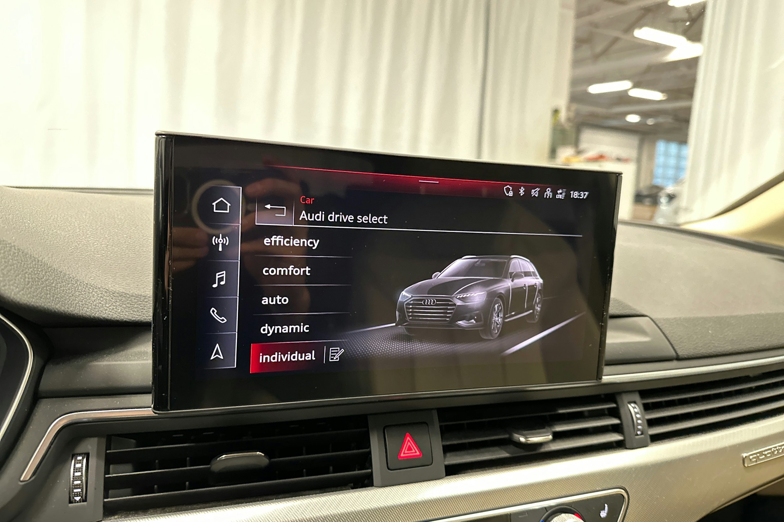 musta Audi A4 2023 kuva 20.