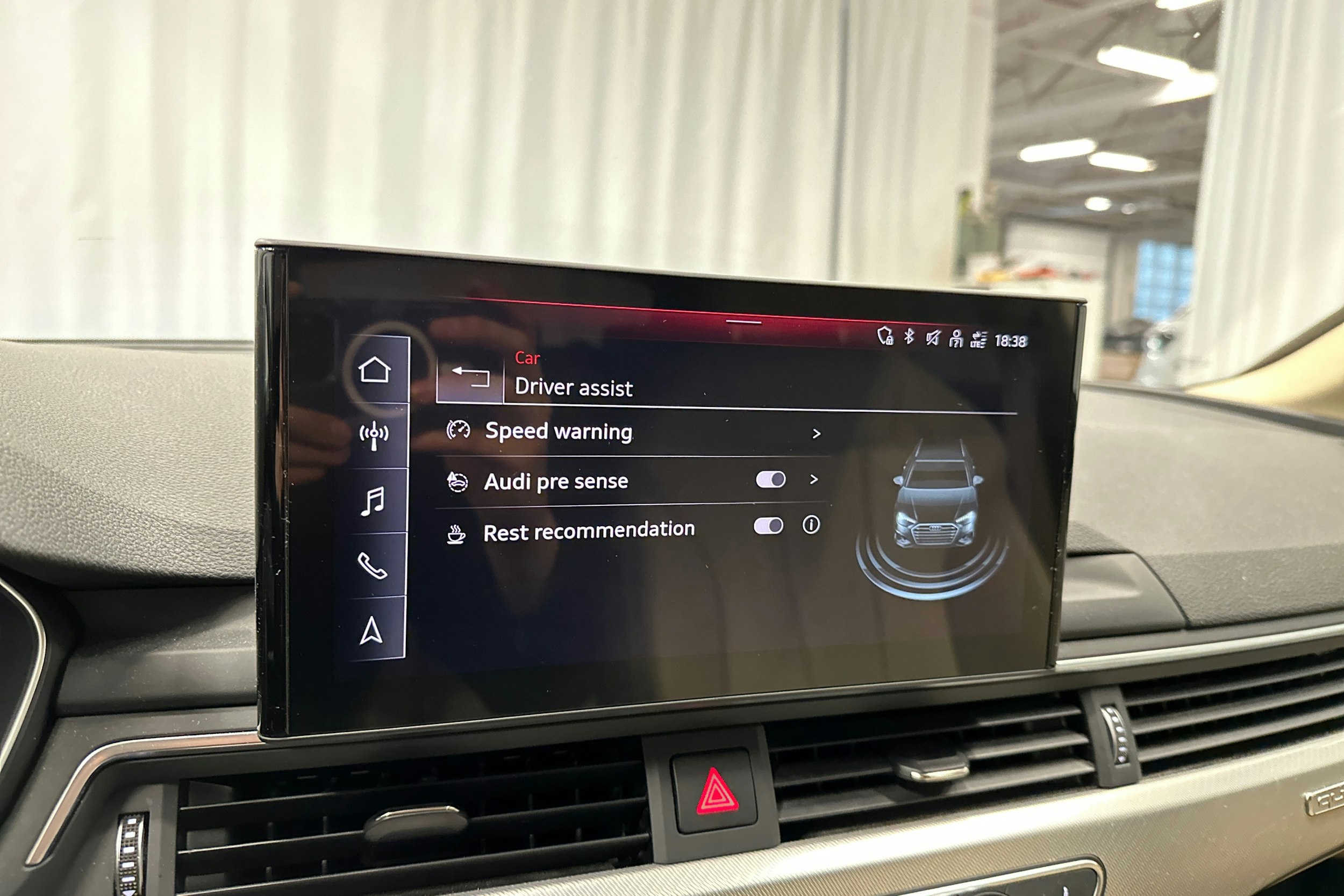 musta Audi A4 2023 kuva 22.