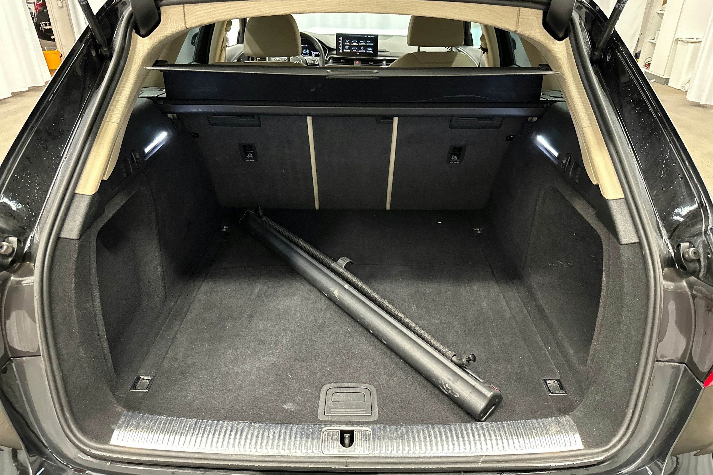 musta Audi A4 2023 kuva 26.
