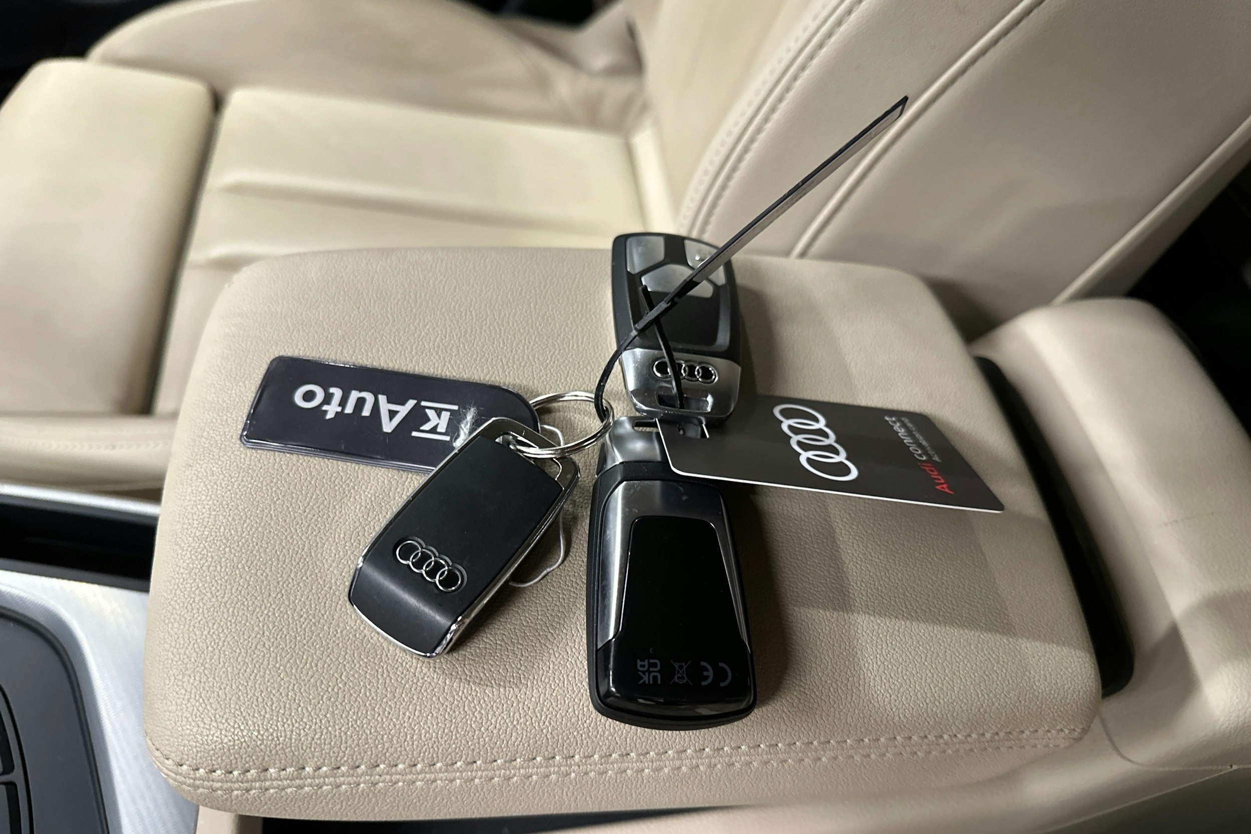 musta Audi A4 2023 kuva 27.