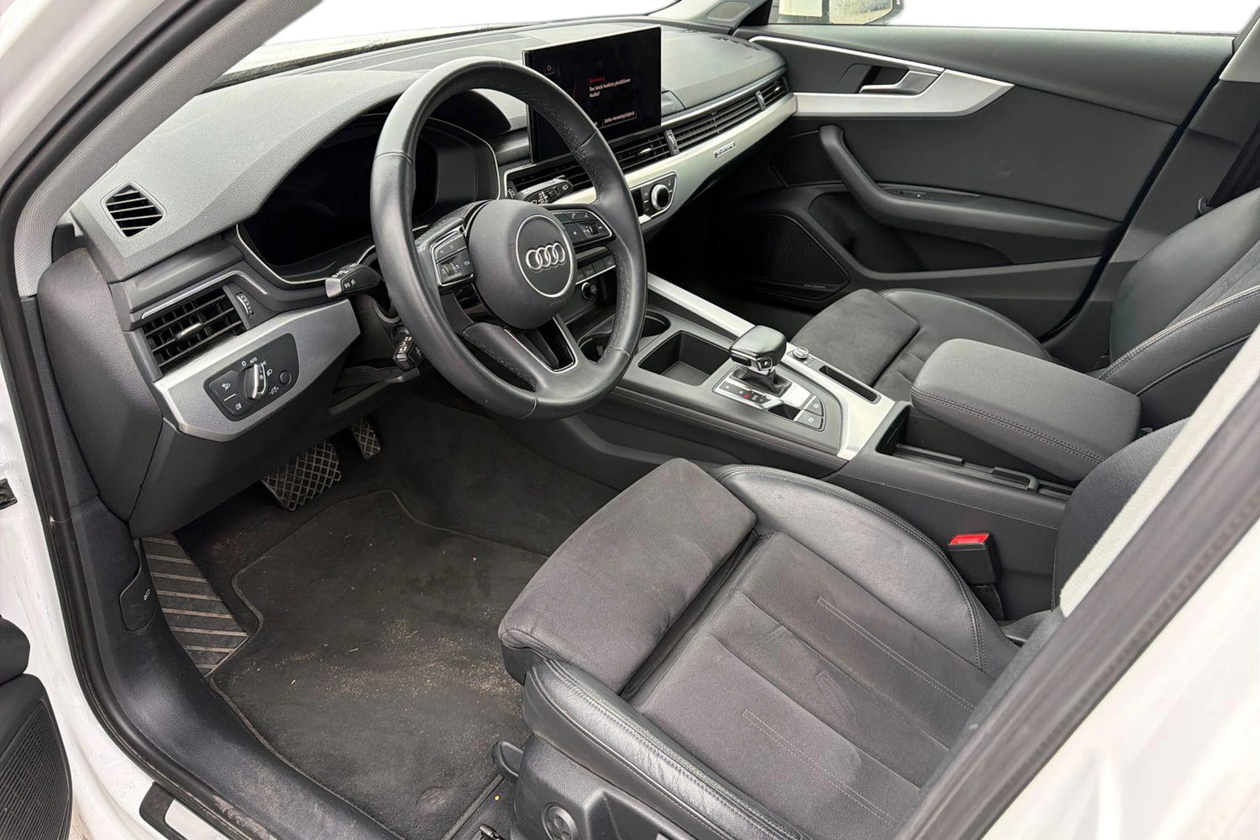 valkoinen Audi A4 2023 kuva 3.