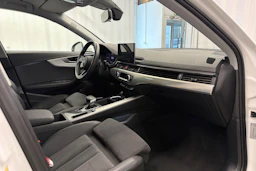 valkoinen Audi A4 2023 kuva 22.