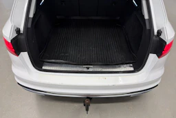valkoinen Audi A4 2023 kuva 24.