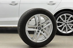 valkoinen Audi A4 2023 kuva 25.