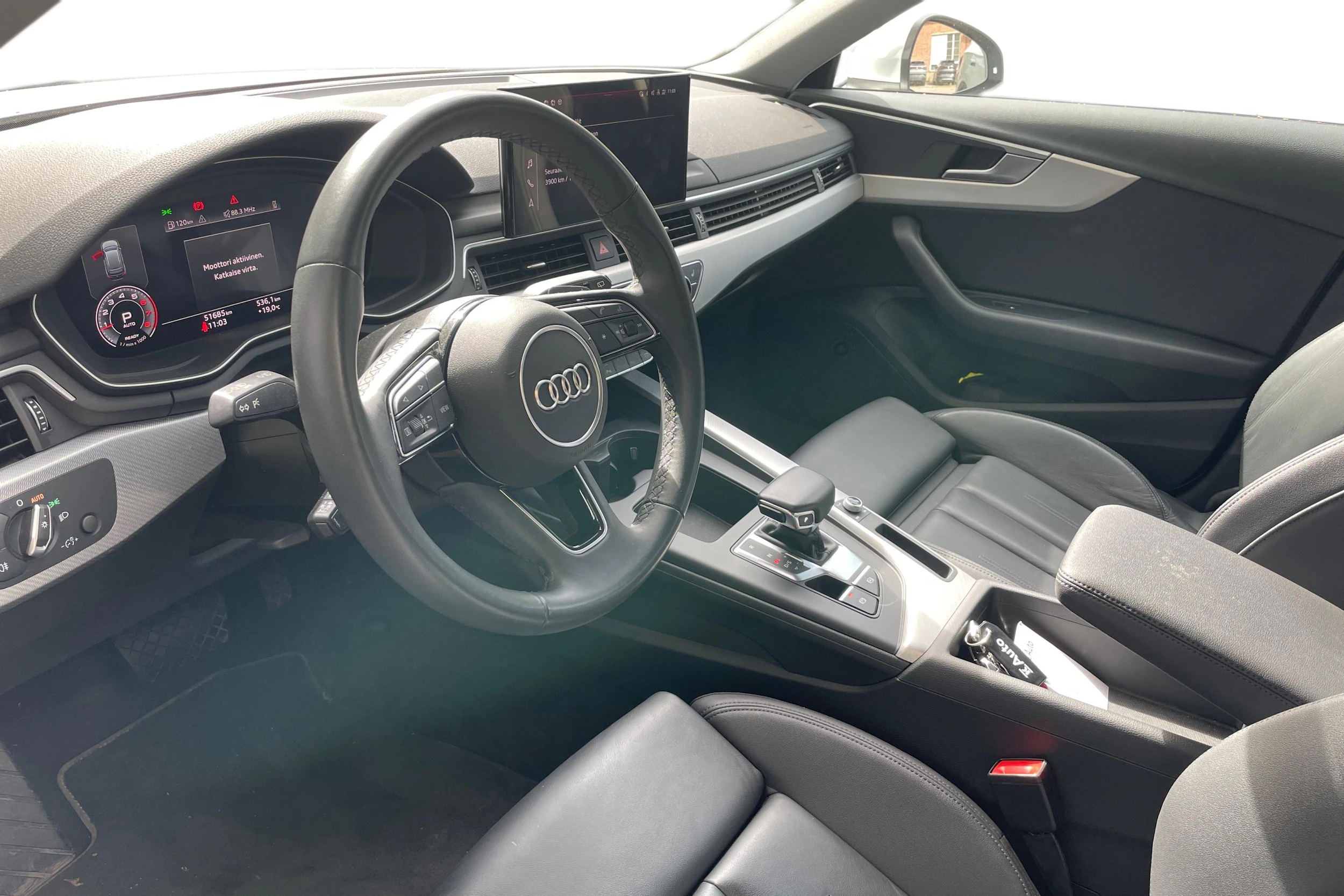 valkoinen Audi A4 2023 kuva 3.