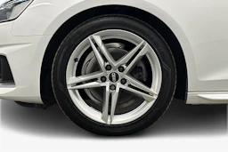 valkoinen Audi A4 2023 kuva 9.