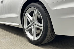 valkoinen Audi A4 2023 kuva 10.