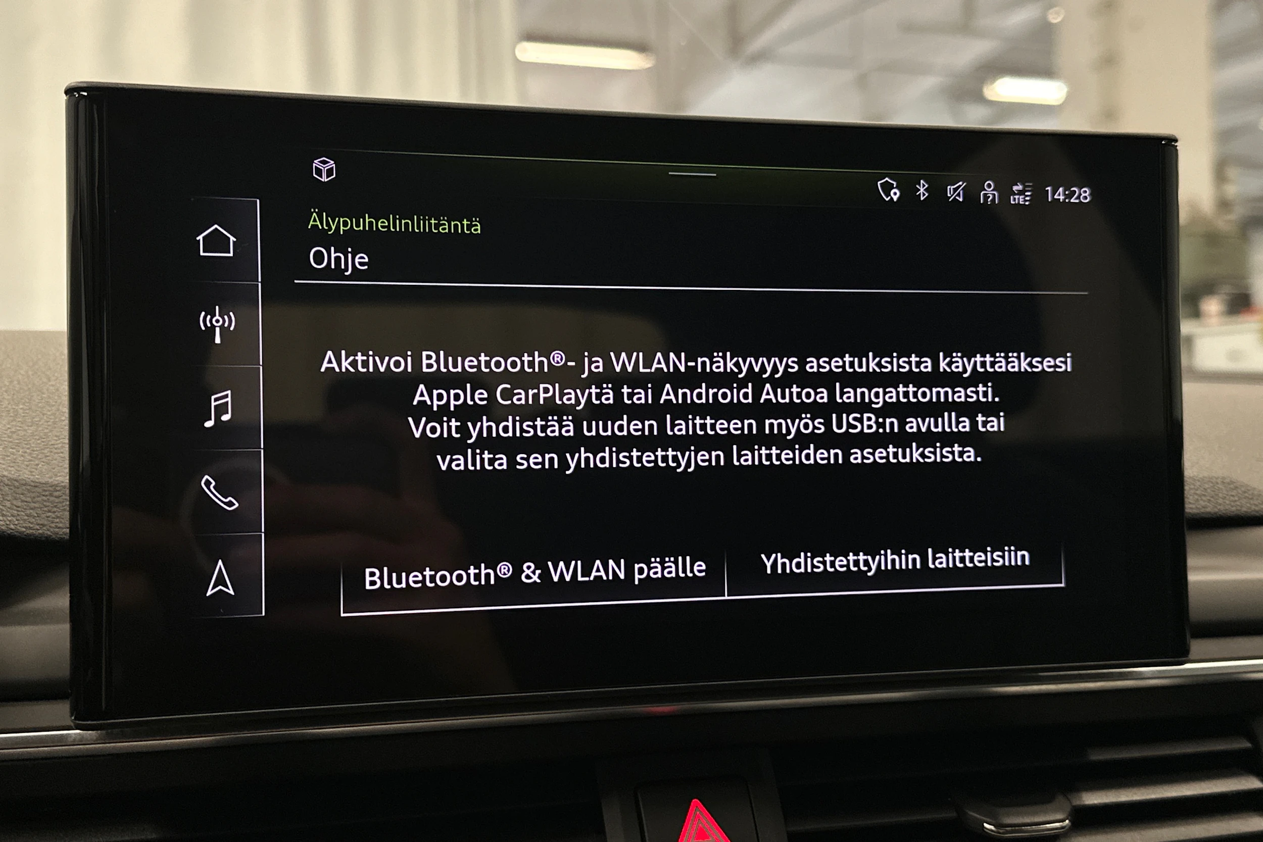 valkoinen Audi A4 2023 kuva 21.