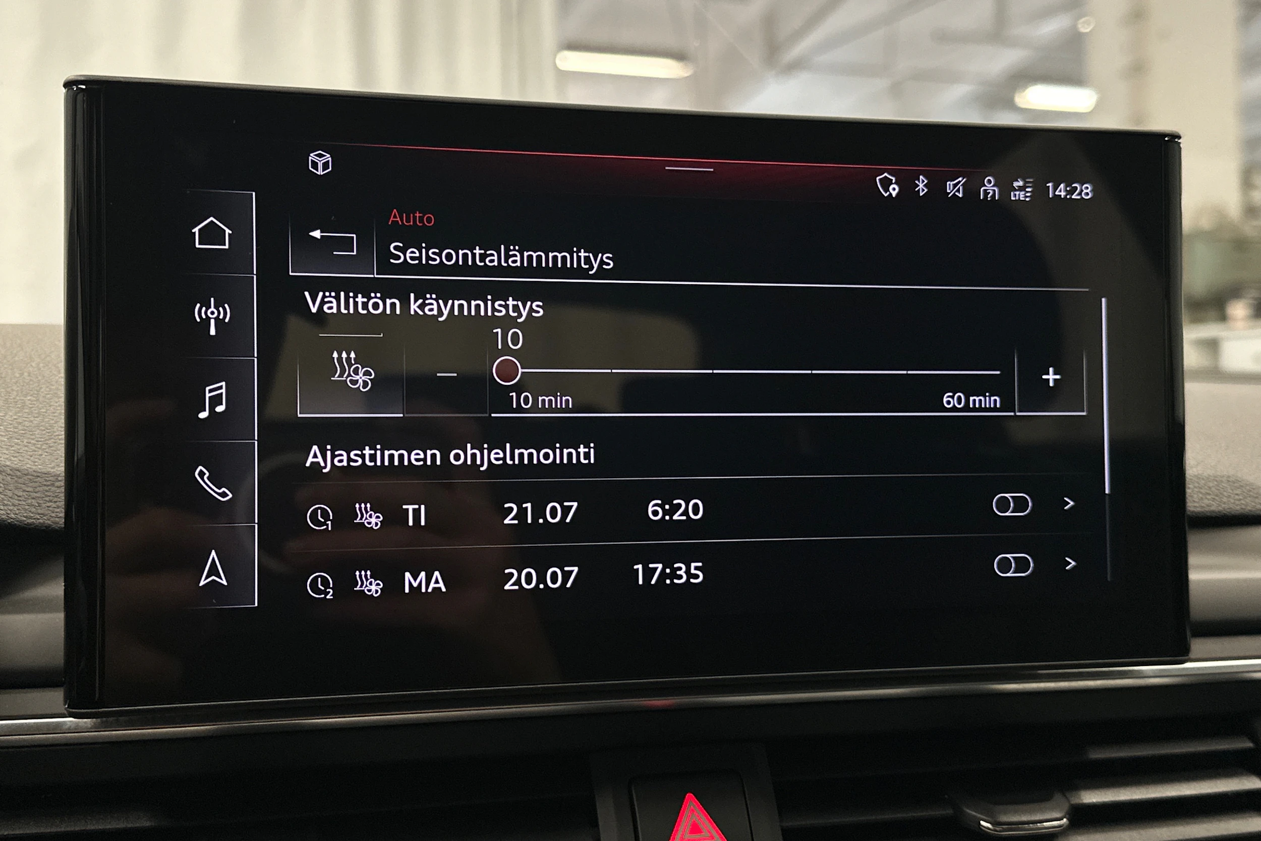 valkoinen Audi A4 2023 kuva 22.
