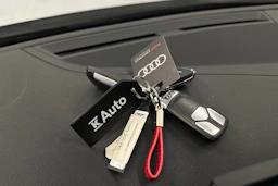 valkoinen Audi A4 2023 kuva 27.