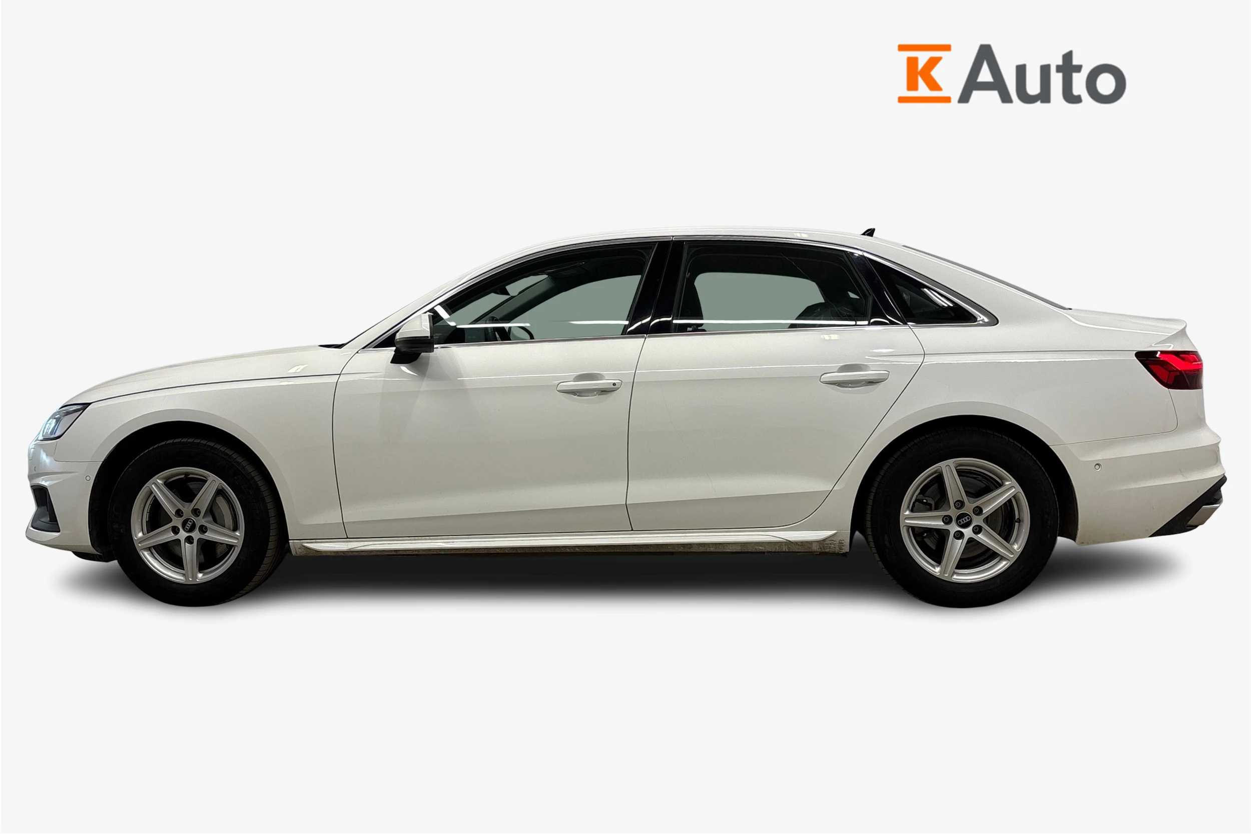 valkoinen Audi A4 2023 kuva 5.