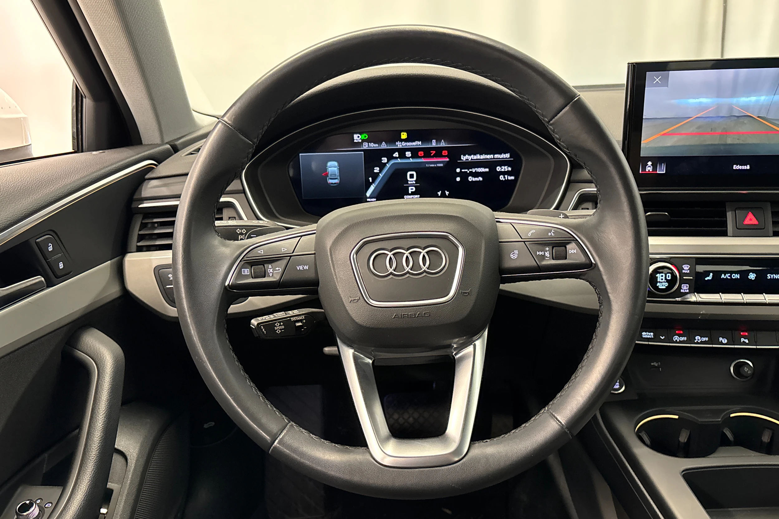 valkoinen Audi A4 2023 kuva 13.