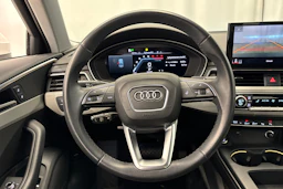 valkoinen Audi A4 2023 kuva 13.