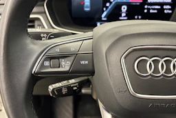 valkoinen Audi A4 2023 kuva 14.