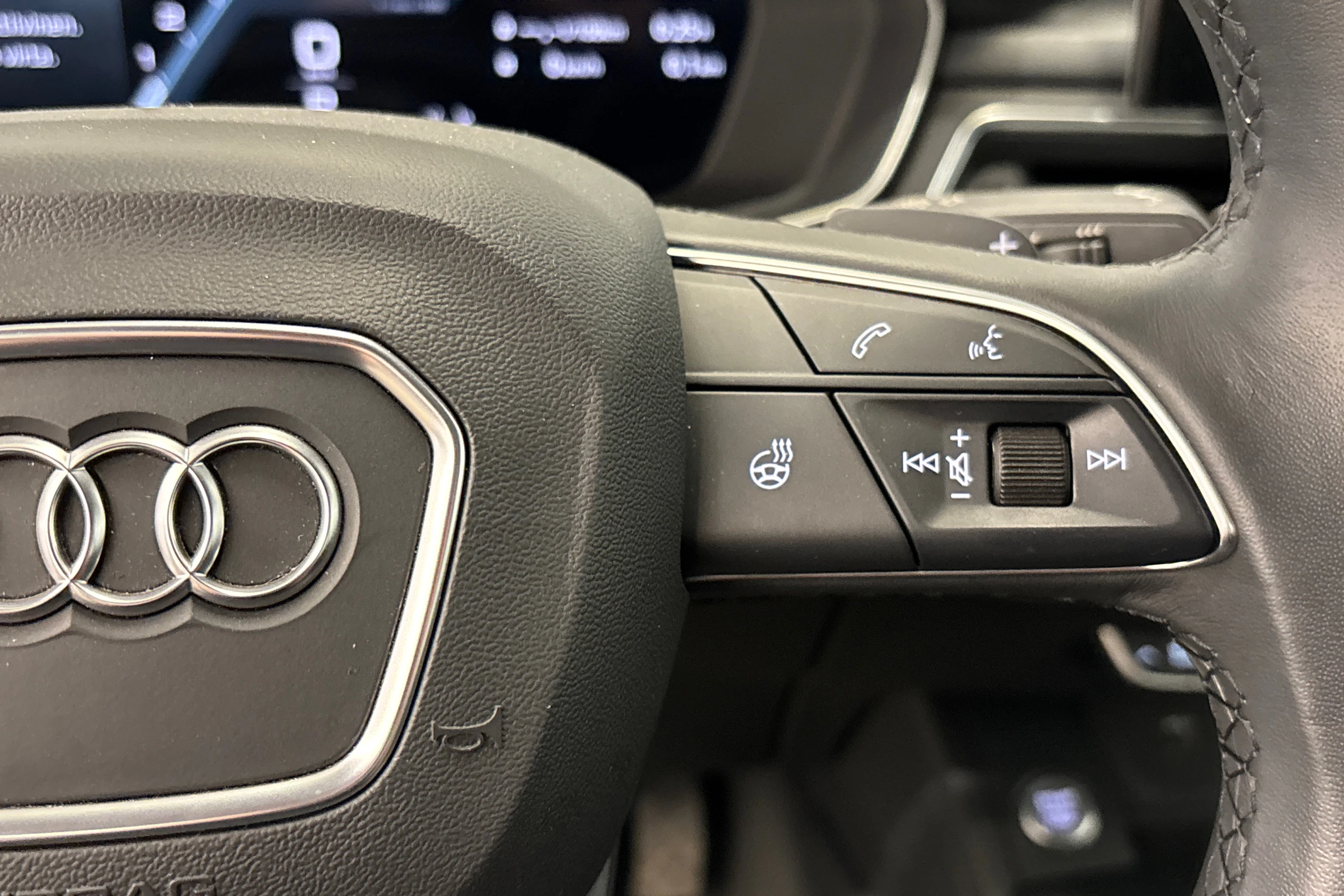 valkoinen Audi A4 2023 kuva 15.