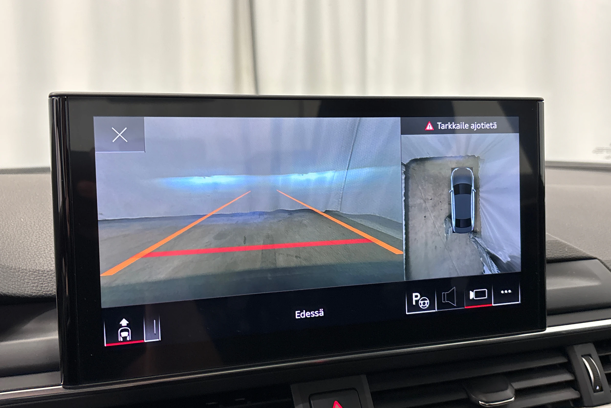 valkoinen Audi A4 2023 kuva 18.