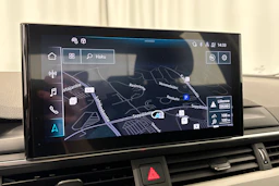 valkoinen Audi A4 2023 kuva 19.