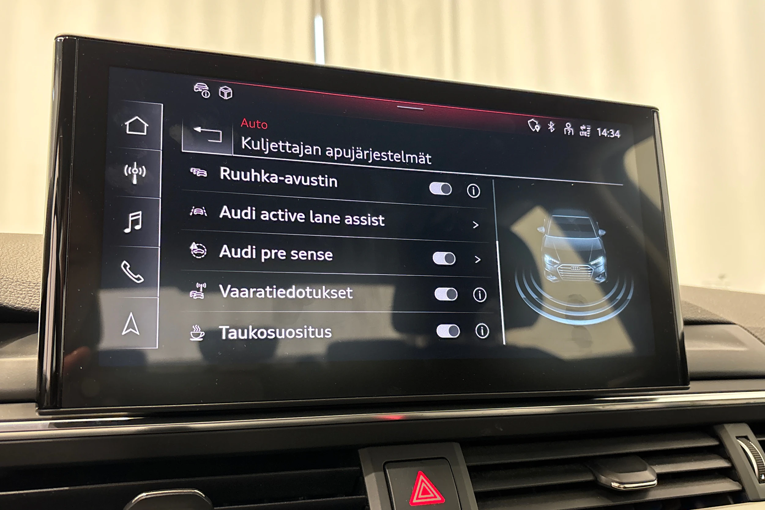 valkoinen Audi A4 2023 kuva 21.