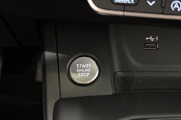 valkoinen Audi A4 2023 kuva 23.