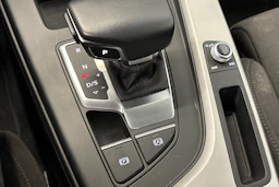 valkoinen Audi A4 2023 kuva 24.