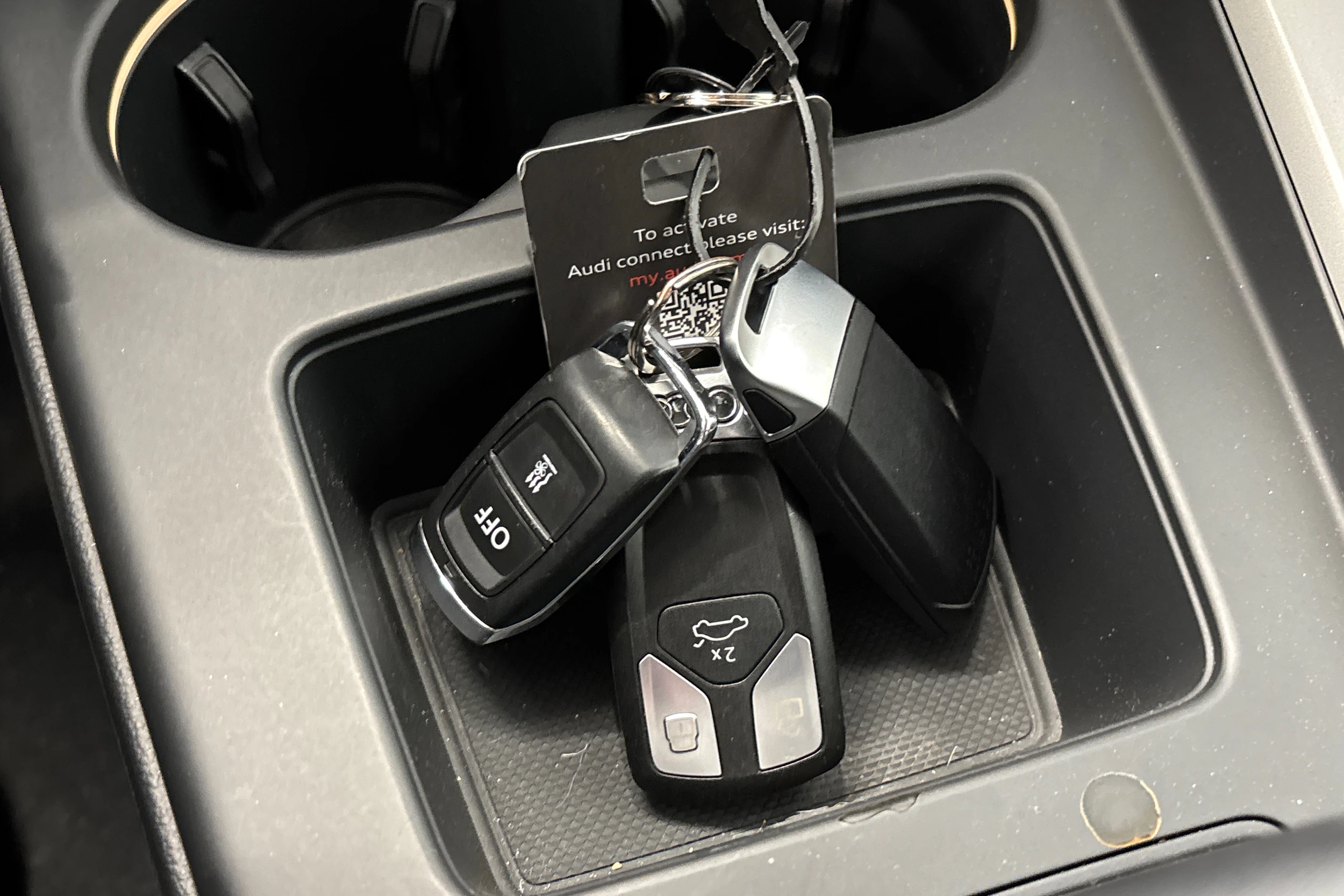 valkoinen Audi A4 2023 kuva 25.