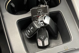 valkoinen Audi A4 2023 kuva 25.