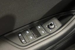 valkoinen Audi A4 2023 kuva 27.