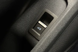 valkoinen Audi A4 2023 kuva 28.