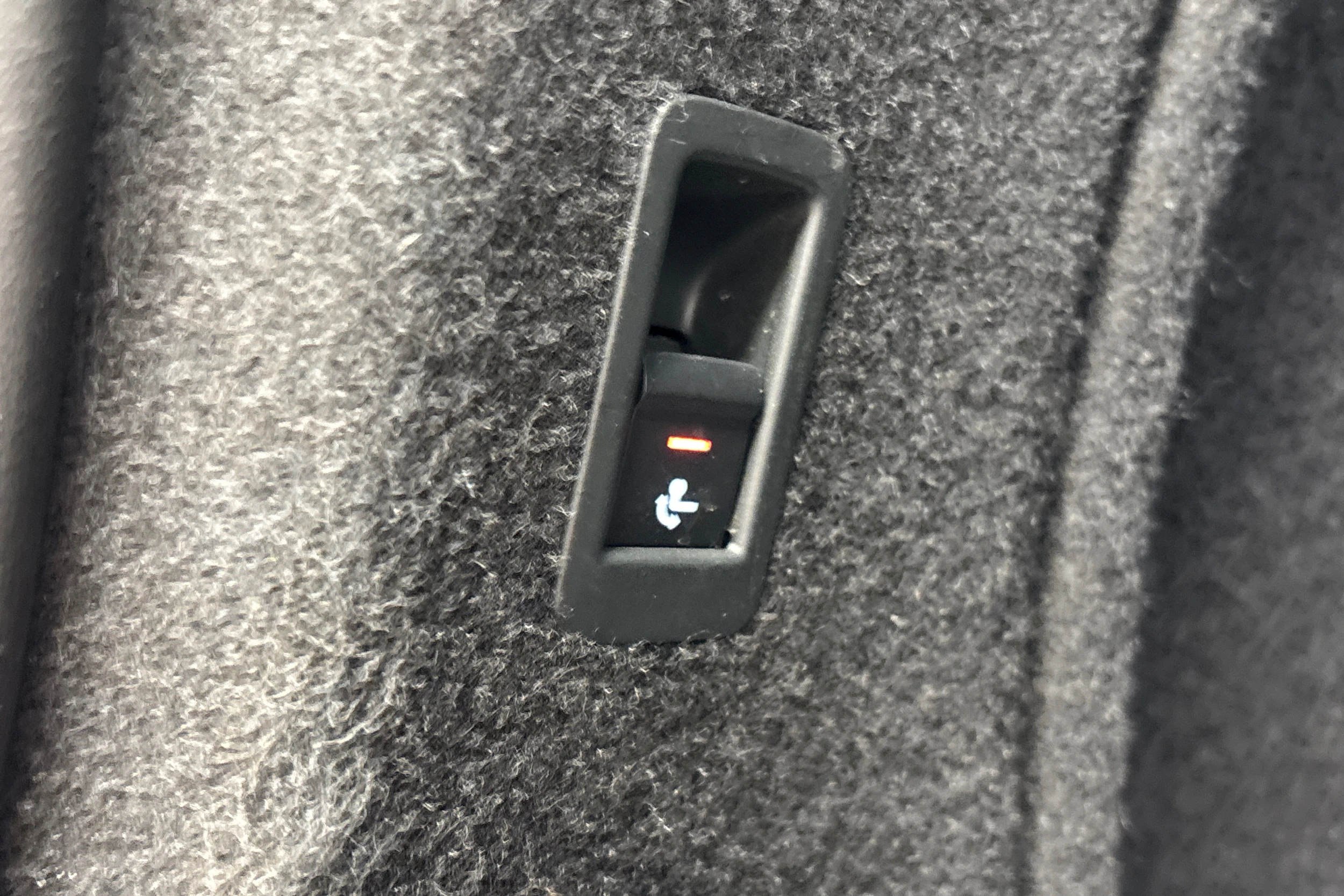 valkoinen Audi A4 2023 kuva 30.