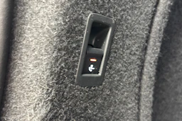 valkoinen Audi A4 2023 kuva 30.