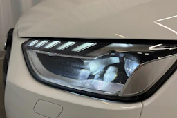 valkoinen Audi A4 2023 kuva 32.