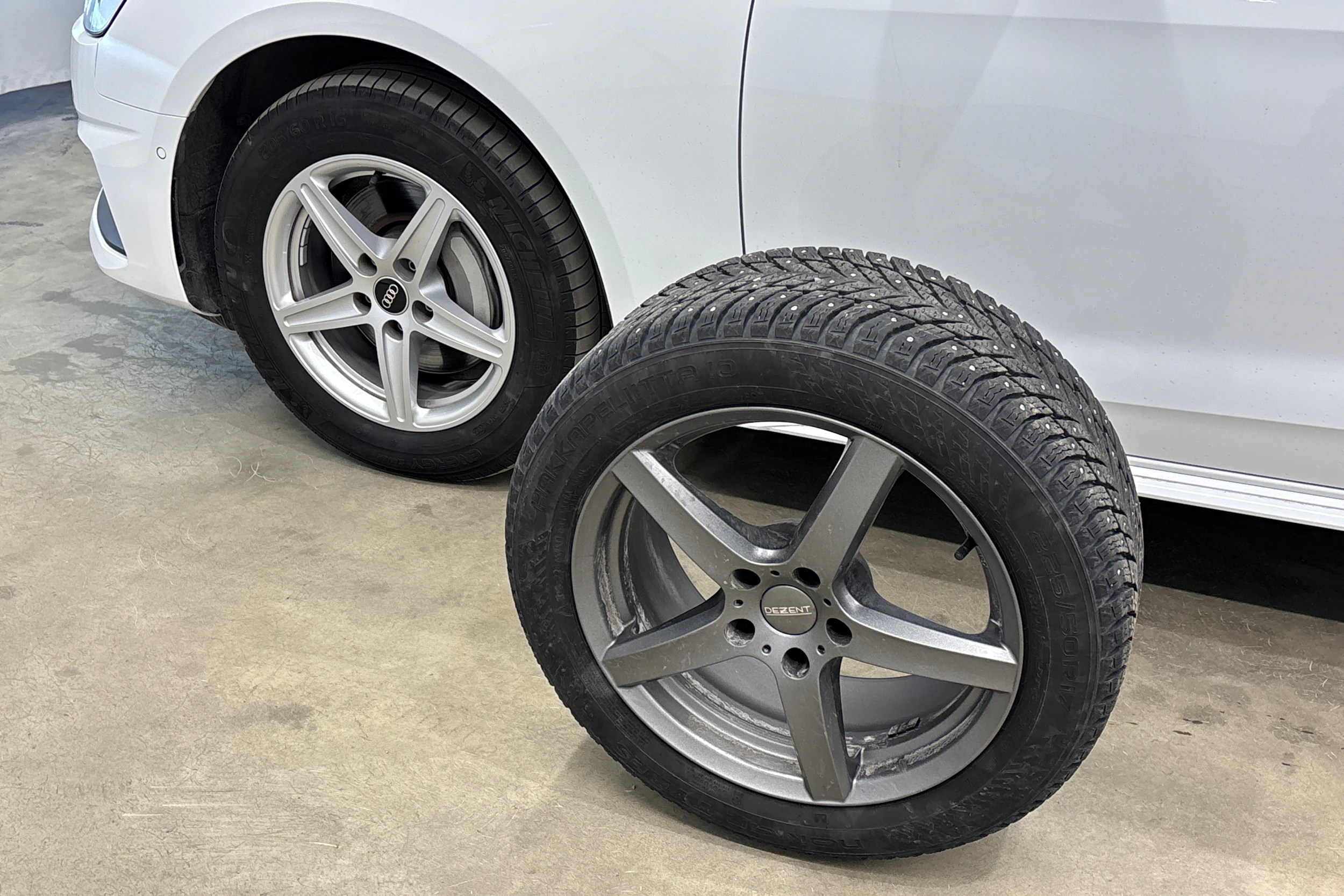 valkoinen Audi A4 2023 kuva 34.