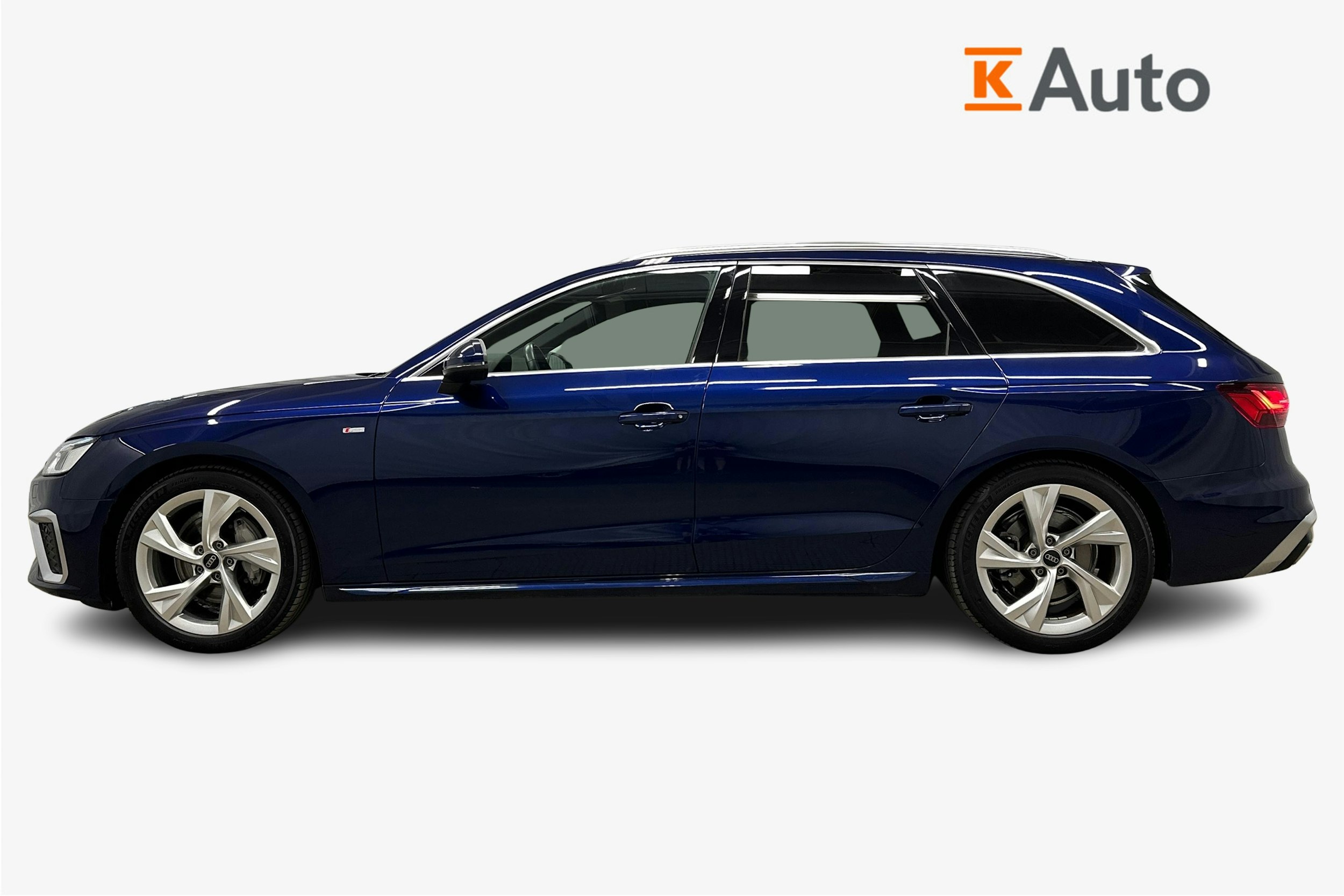sininen Audi A4 2024 kuva 6.