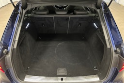 sininen Audi A4 2024 kuva 14.