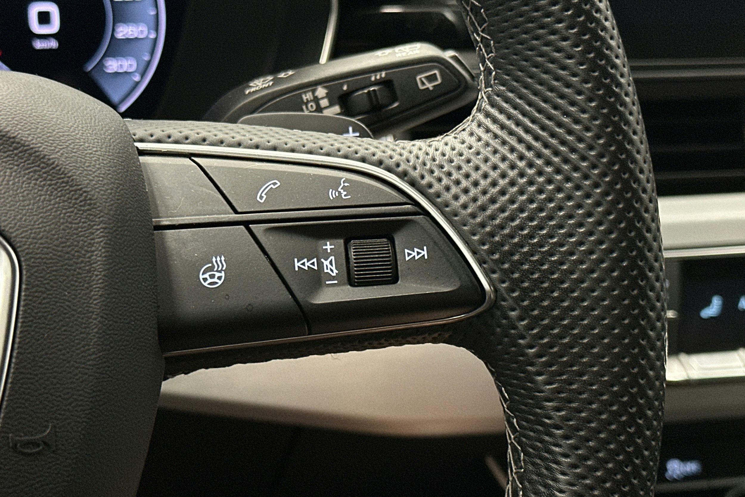 sininen Audi A4 2024 kuva 20.