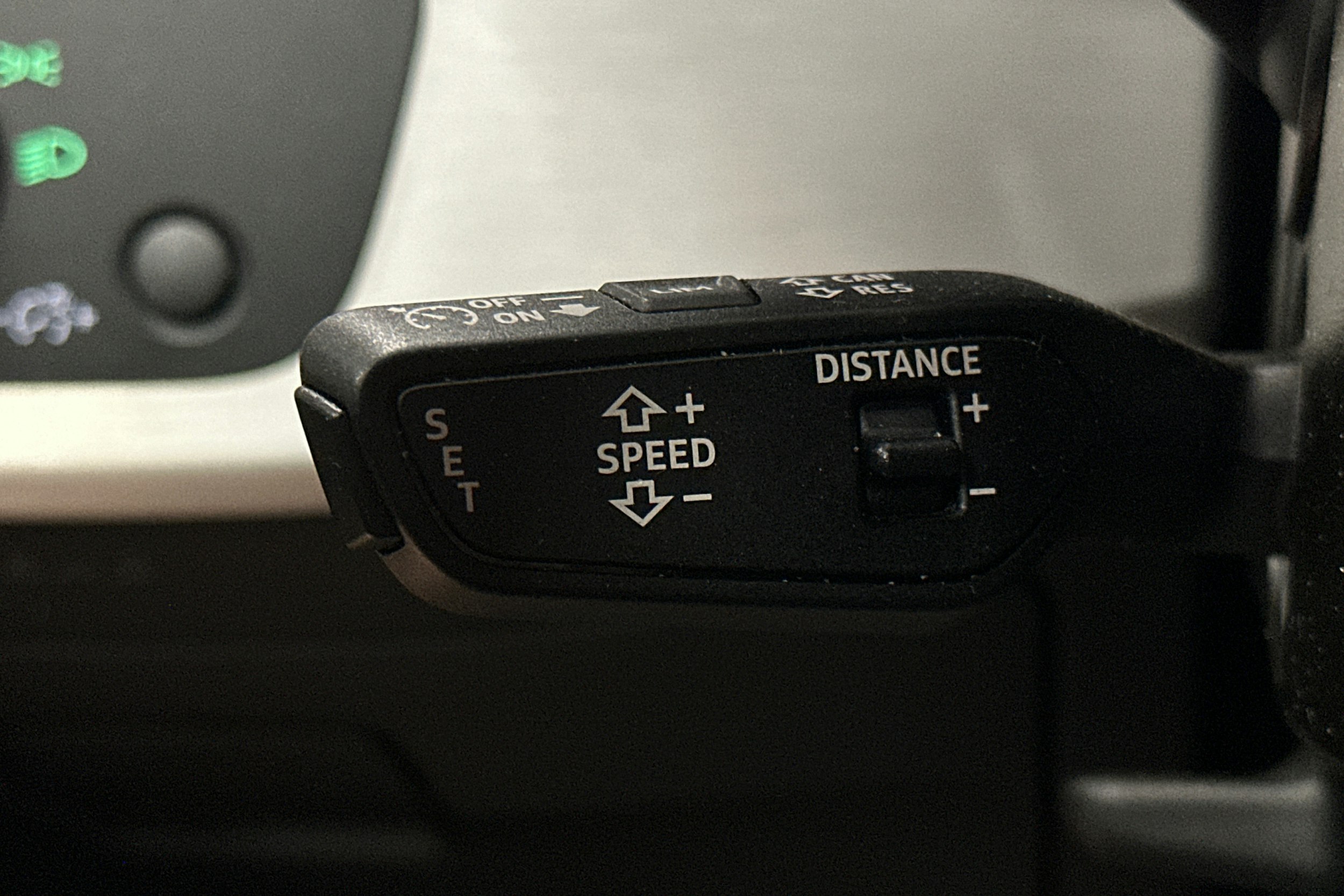 sininen Audi A4 2024 kuva 21.
