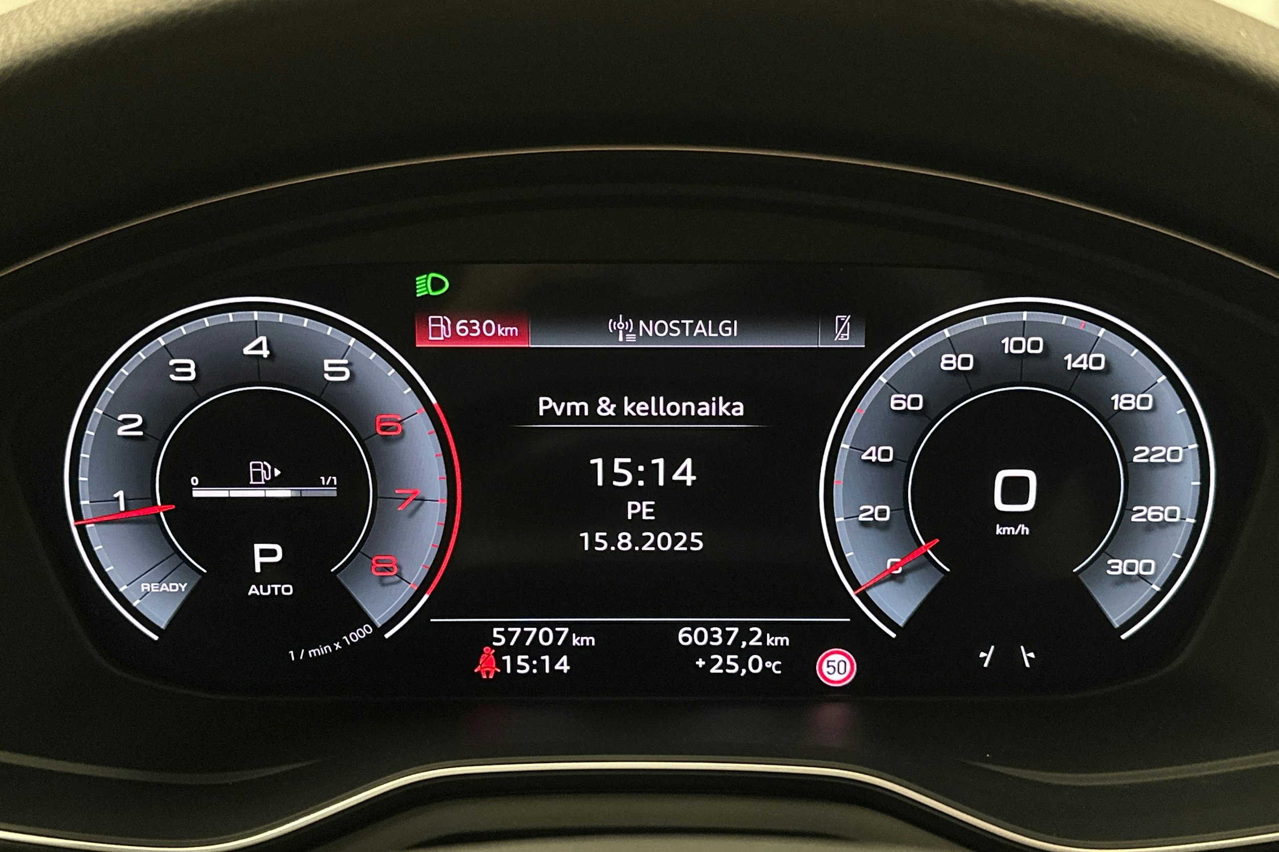 sininen Audi A4 2024 kuva 22.