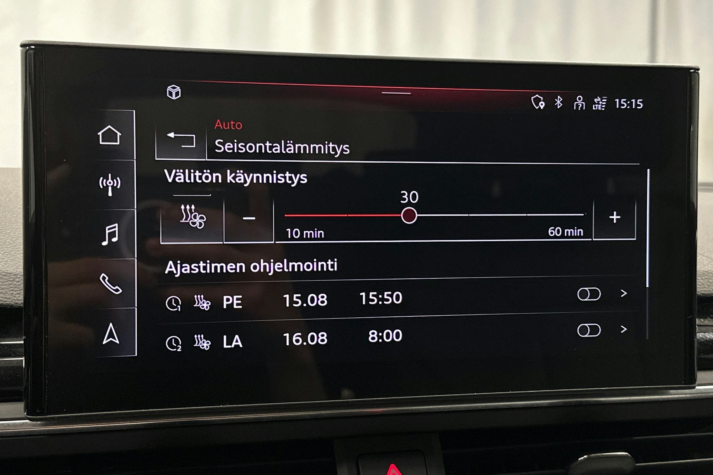 sininen Audi A4 2024 kuva 24.