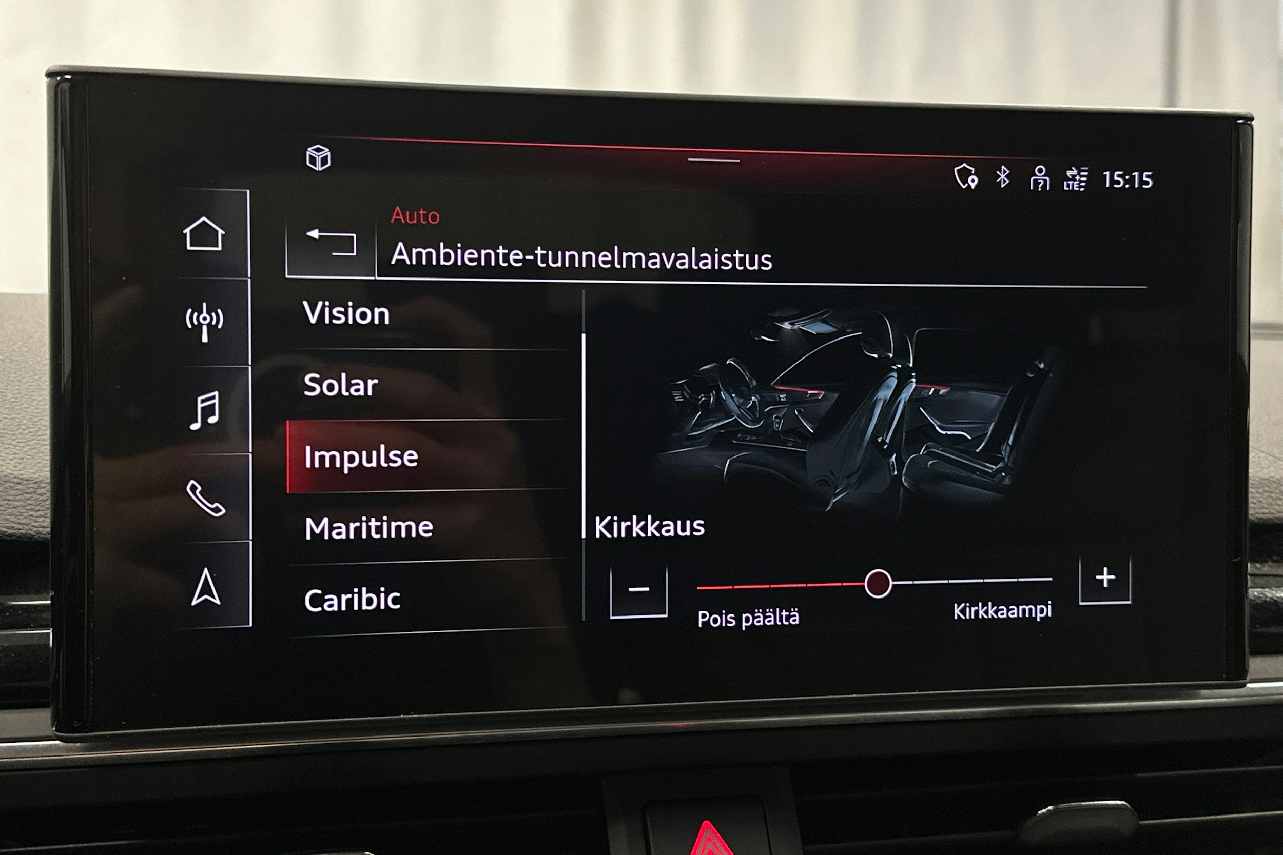 sininen Audi A4 2024 kuva 25.