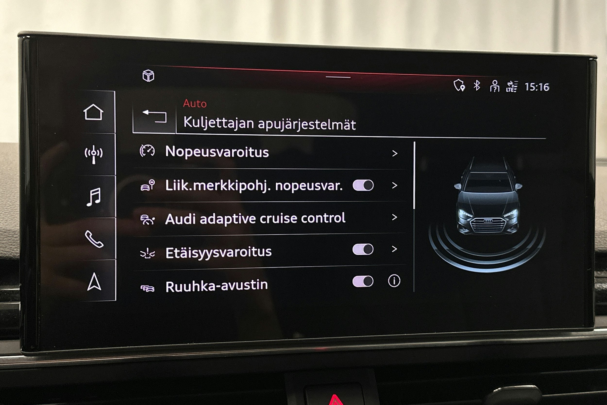 sininen Audi A4 2024 kuva 26.