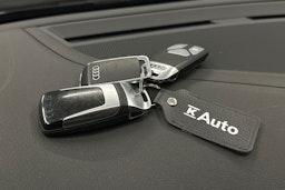 sininen Audi A4 2024 kuva 32.