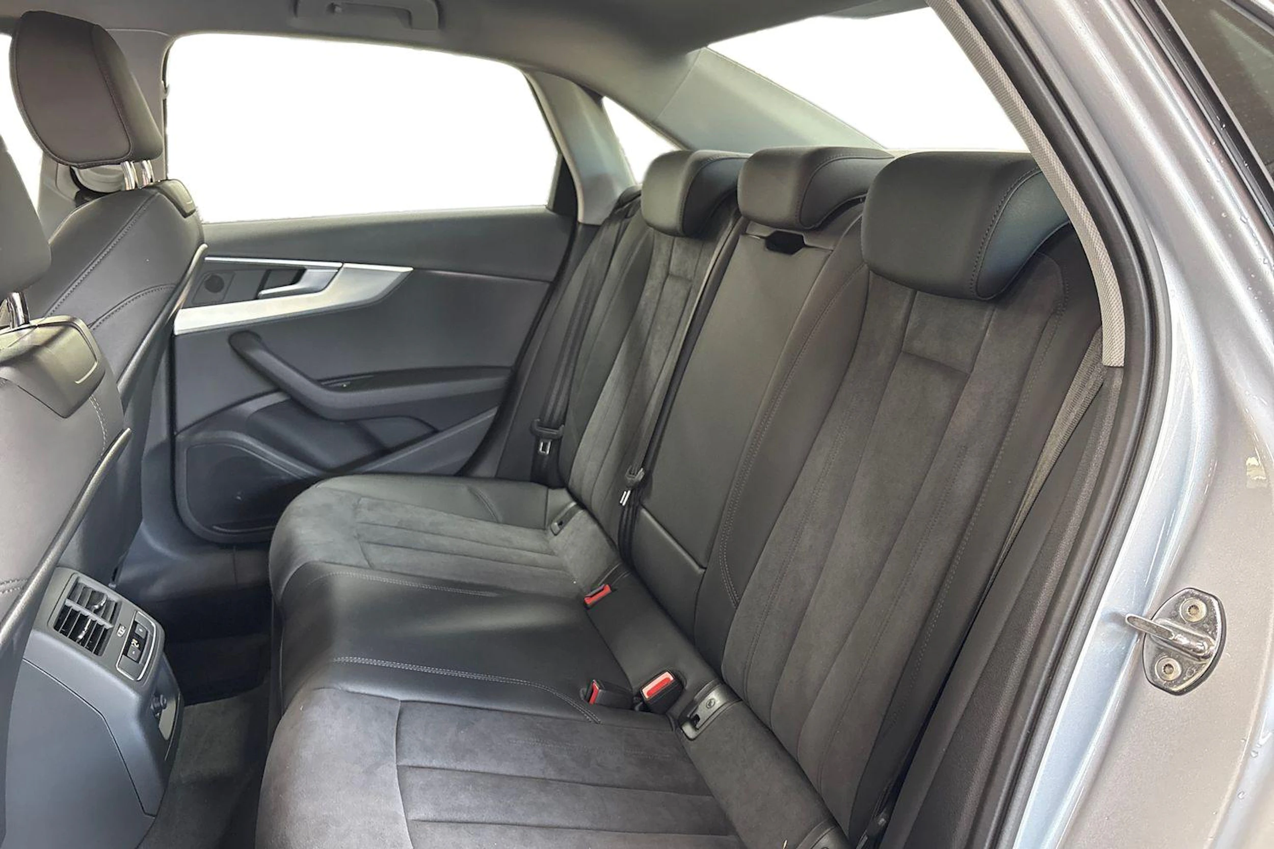 harmaa Audi A4 2024 kuva 8.