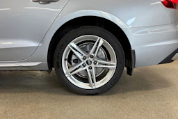 harmaa Audi A4 2024 kuva 10.