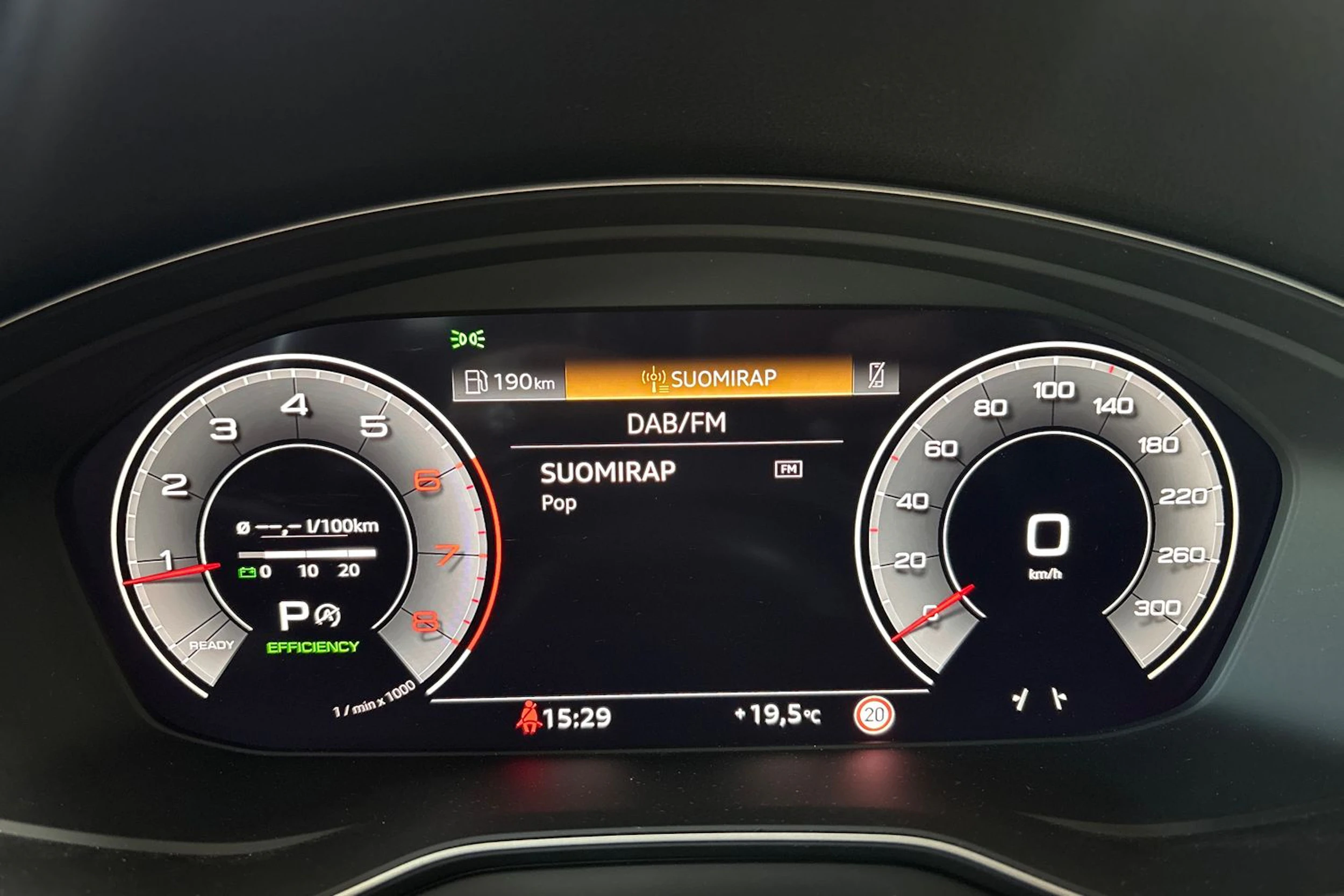 harmaa Audi A4 2024 kuva 13.
