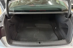 harmaa Audi A4 2024 kuva 25.