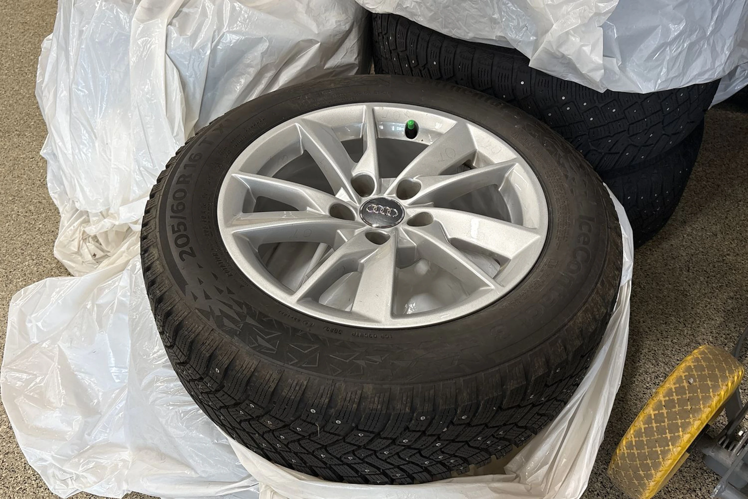 harmaa Audi A4 2024 kuva 26.
