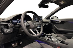 musta Audi A4 2024 kuva 6.