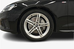musta Audi A4 2024 kuva 9.