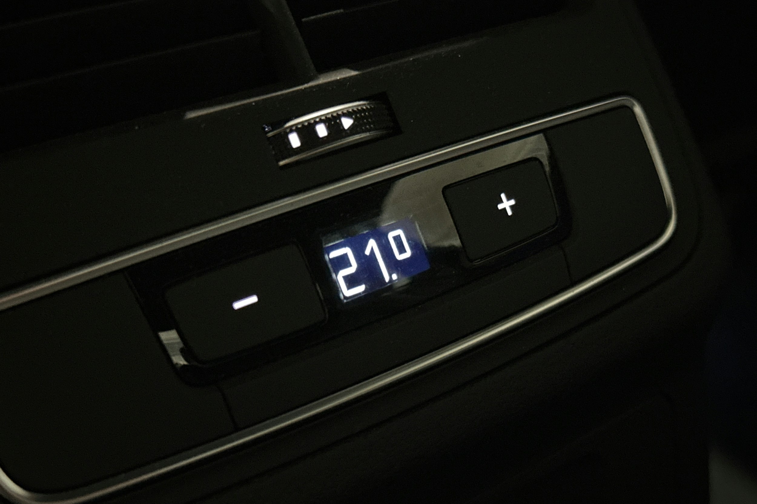 musta Audi A4 2024 kuva 12.